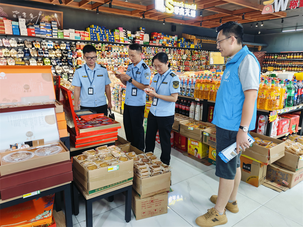 護(hù)航中秋食品安全，市場監(jiān)管所在行動(dòng)——筑牢食品銷售防線，守護(hù)萬家團(tuán)圓味